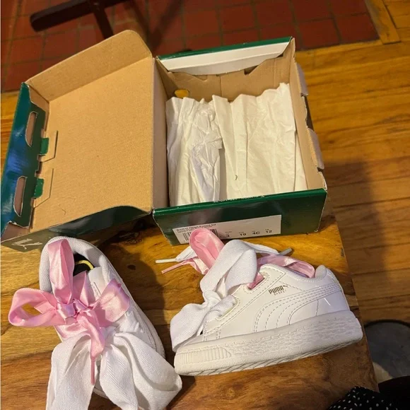 PUMA Kids White and Pink Sneakers brand new size 3 - Picture 2 of 8